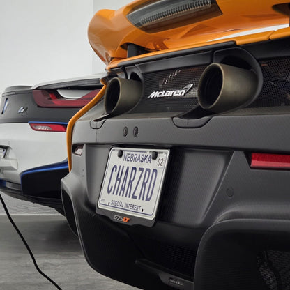 إطار لوحة ترخيص أكريليك مقطوع بالليزر لسيارة MCLAREN 675LT - أسود لامع